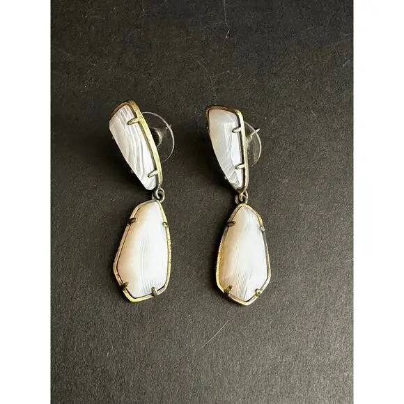 Kendra Scott Traci Drop Earring Gray Banded Agate Antique Brass - Picture 2 of 5